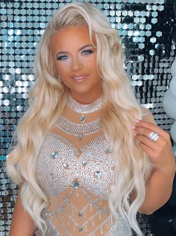 Apollonia Llewellyn wearing 24" Deluxe Clips Light Blonde #613